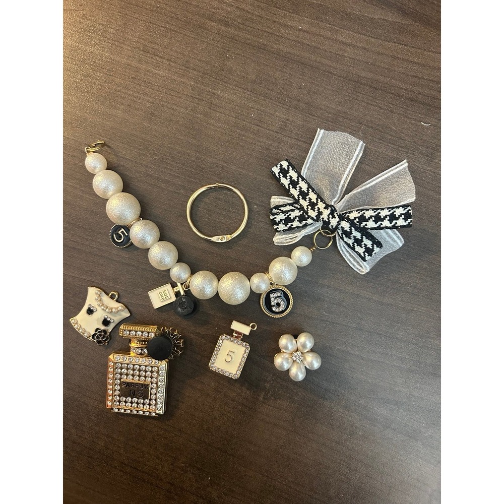 Lot of chroc charms #1007